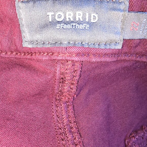 NWOT - Torrid Feel the Fit skinny women's jeans - size 22 Maroon - Plus Size - Picture 5 of 7